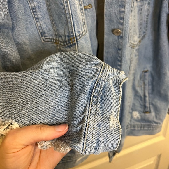 Missguided Light Wash Distressed Denim Jacket - Picture 4 of 7